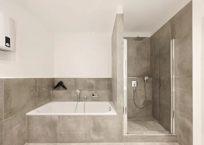 Tolstov - 5 - Balcony - Kitchen - Washing Machine - Next To Cologne Apartamento