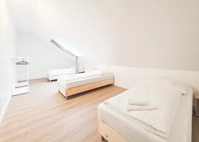 Tolstov - 5 - Balcony - Kitchen - Washing Machine - Next To Cologne Apartmán